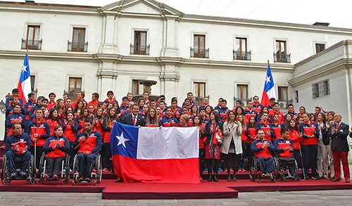 ENTREGA DE PABELLON A ABANDERADA TORONTO 2015