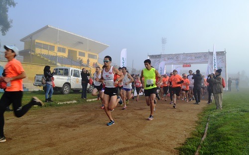 Imagen_Noticia_Cesar_Diaz_y_Geraldine_Becerra_ganaron_la_1ra_Media_Maraton_de_Quintero_2015_02