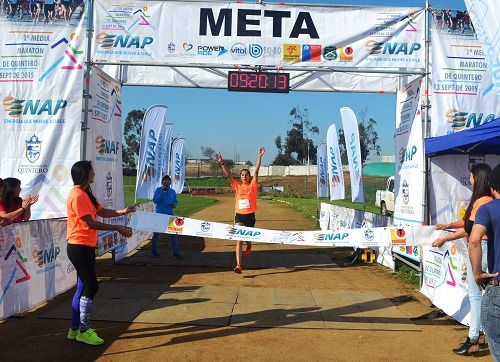 Imagen_Noticia_Cesar_Diaz_y_Geraldine_Becerra_ganaron_la_1ra_Media_Maraton_de_Quintero_2015_03