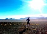 Conoce al deportista que cruzó corriendo el desierto de Atacama en 7 días por una buena causa
