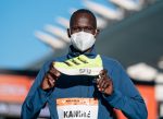 El keniata Kandie rompe récord del mundo de 21K con las adidas Adizero Adios Pro